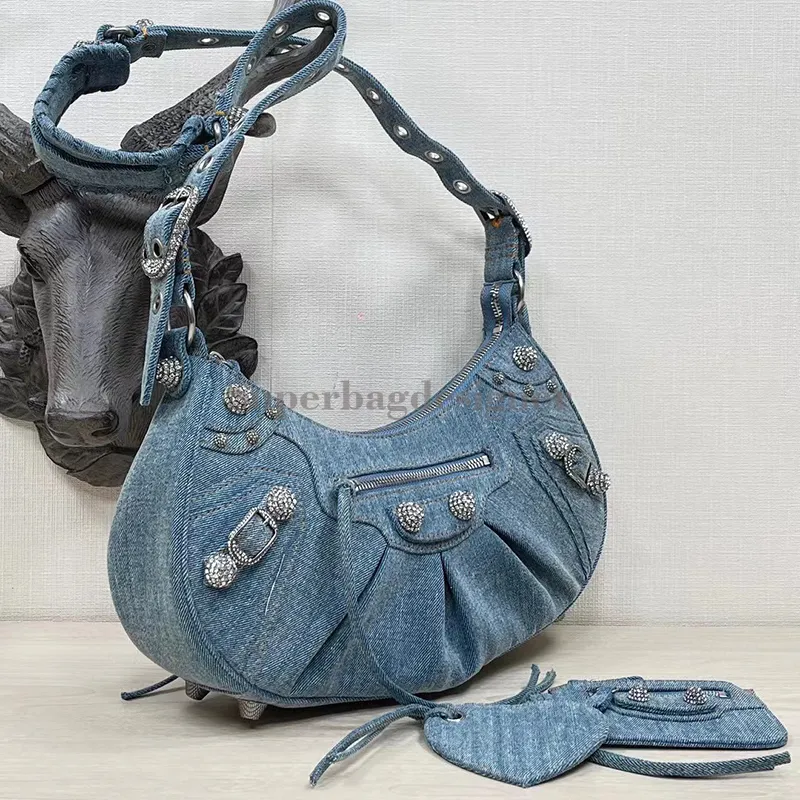 Toppest Replicas Retro Hardware Burst Sheepskin with Heart Mirror Pouch  Ladies Neo Cagole Motorcycle Bag - China Handbags and Luxury Women Bag  price | Made-in-China.com