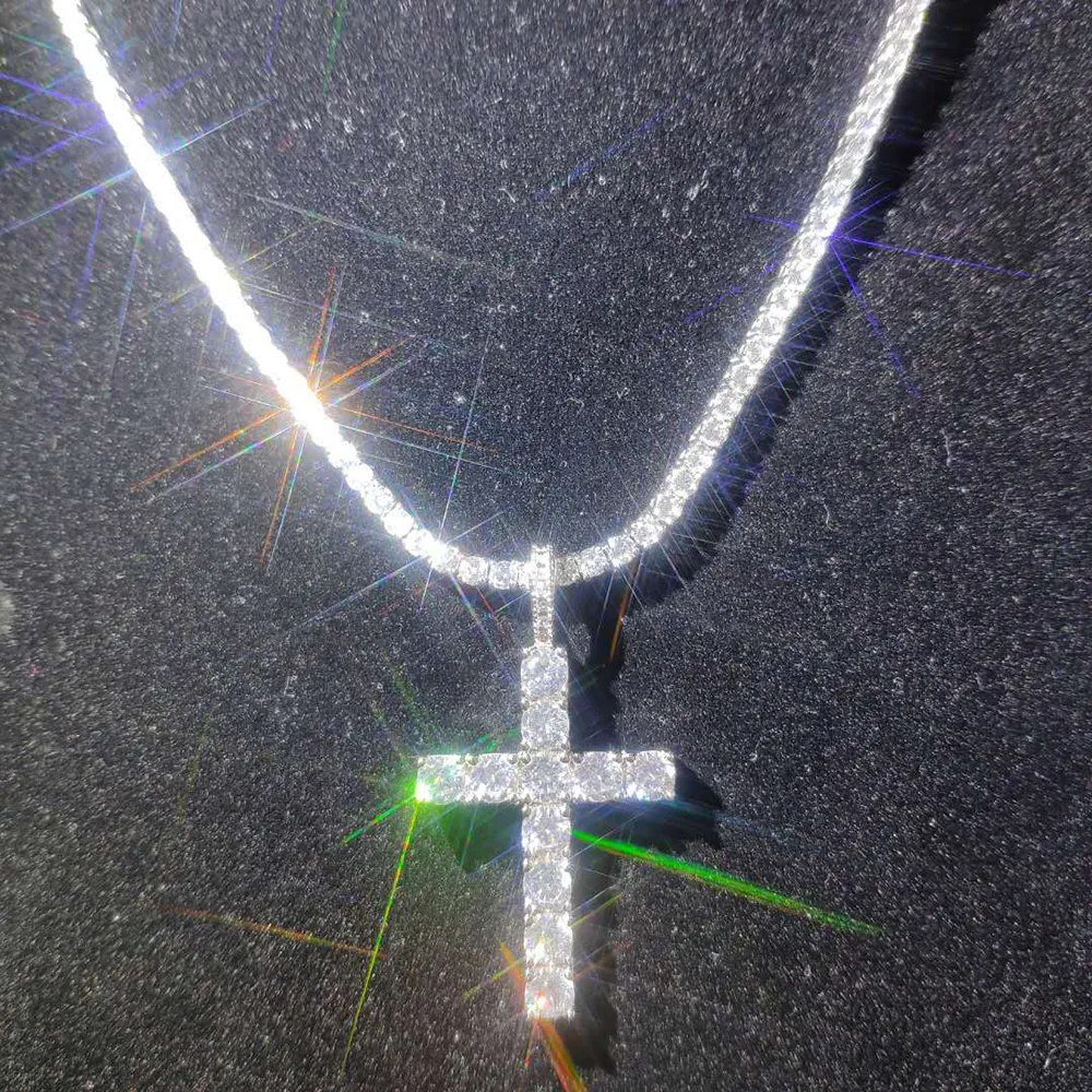 Bling Diamond Cross Hängen Halsband Vitguldpläterade Män Kvinnor Älskare Present Par Religiösa Hip Hop Smycken