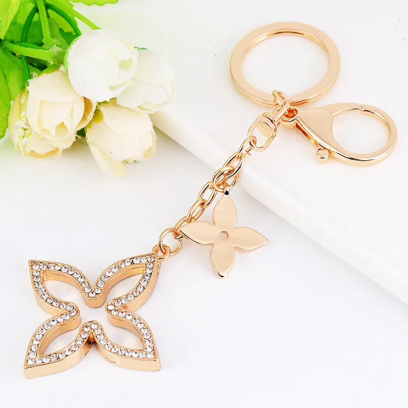 Keychains Lanyards Creative Clover Pendant Keychain Cubic Zirconia Metal Four Leaf Bag Car Key Charm Keyring Accessories Jewelry Gifts 230103