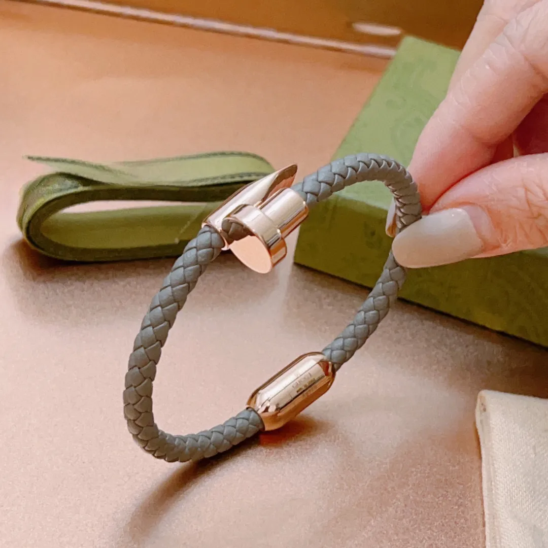 Luxury Designer Kvinnor Mensarmband Vintage Silver Cuff Bangle Leather Chain Handgjorda smycken unisex 18K Gold Bangles 18.5-21.5cm med en del av 1 till 1 trevlig gåva