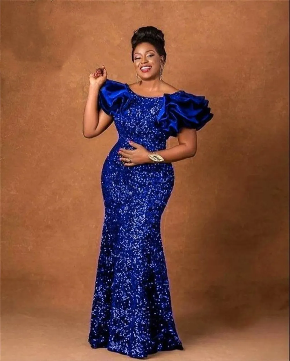 Royal Blue Scoop Neck aftonkl￤nning f￶r svarta flickor 2023 Sparkly Sequined Birthday Party Dresses Ruffles Aso Ebi African Robe de Bal