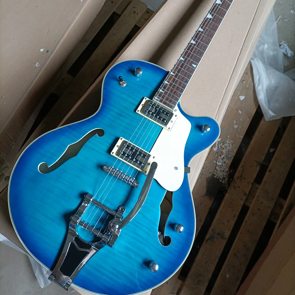 6 strängar Blue Semi Hollow Electric Guitar med Big Tremolo Rosewood Fretboard Flame Maple Veneer Anpassningsbar