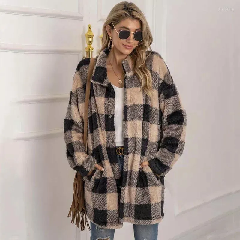 Kvinnors päls 2023 Long Faux Coat Women Plaid Jacket Winter Sleeve Fluffy Teddy Ladies Warm Plush Kvinna