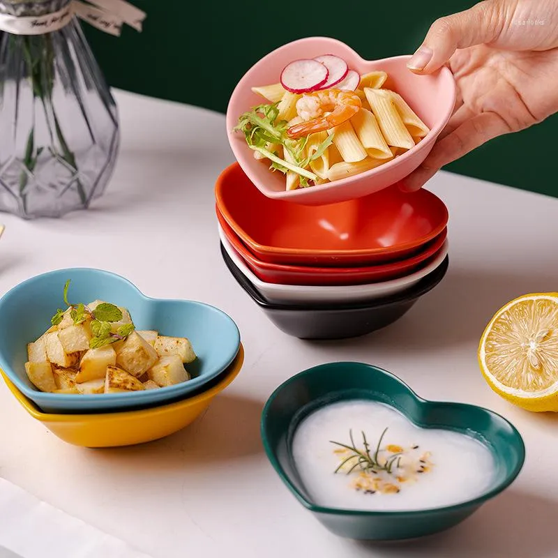 Servis uppsättningar söt hjärtform keramisk sås maträtt mini sido kryddor smakträtter sushi soja doppskål mellanmål servering