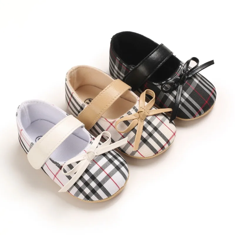 Babymeisjes eerste wandelaars peuter pasgeboren schattige plaid katoenen schoenen rubber zoze non slip baby bowknot veer prinses schoenen