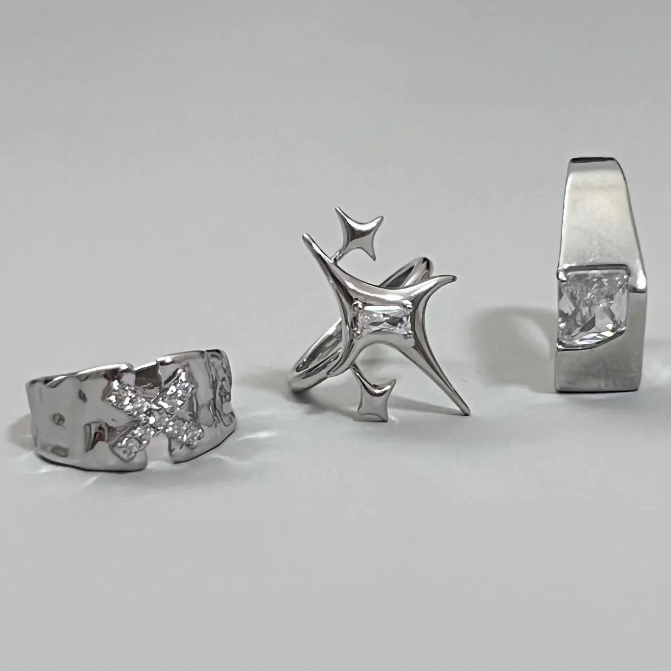 Harajuku y2k aksesuarları parlak yıldız çapraz yüzük Kadınlar için düzensiz kristal halkalar unisex çift nişan yüzüğü partisi yaratıcı mücevher