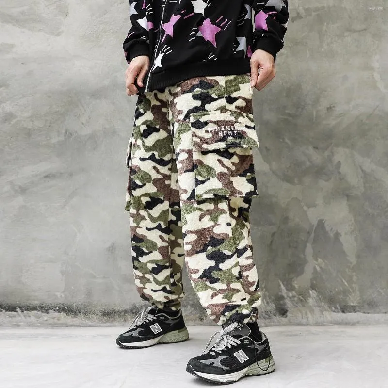 Calças masculinas, joggers de rua de rua com carga de camuflagem de lã para homens com cintura elástica emaranhada calça de moletom de inverno espesso de tamanho grande