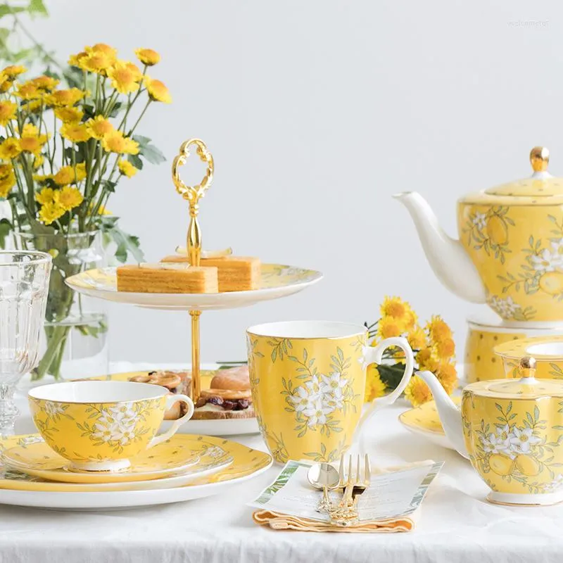 プレートEECAMAIL BONE CHINA Tableware Dishesセットホームヨーロッパの贅沢な花セラミックライスボウルプレートアメリカンIns