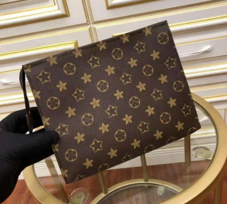 Designer cosmetic bags Hold handbag Wallet letter flower Coffee Black lattice mens women Cosmetics Bags zipper luxury Handbags purses 47542 Come dust bag