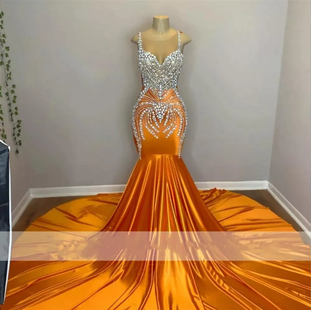 2023 Mermaid Evening Dresses Wear Orange Silver Plus Size Arabic Sheer Neck Crystal Beading Illusion Sleeveless Prom Formal Party Gowns Sweep Train