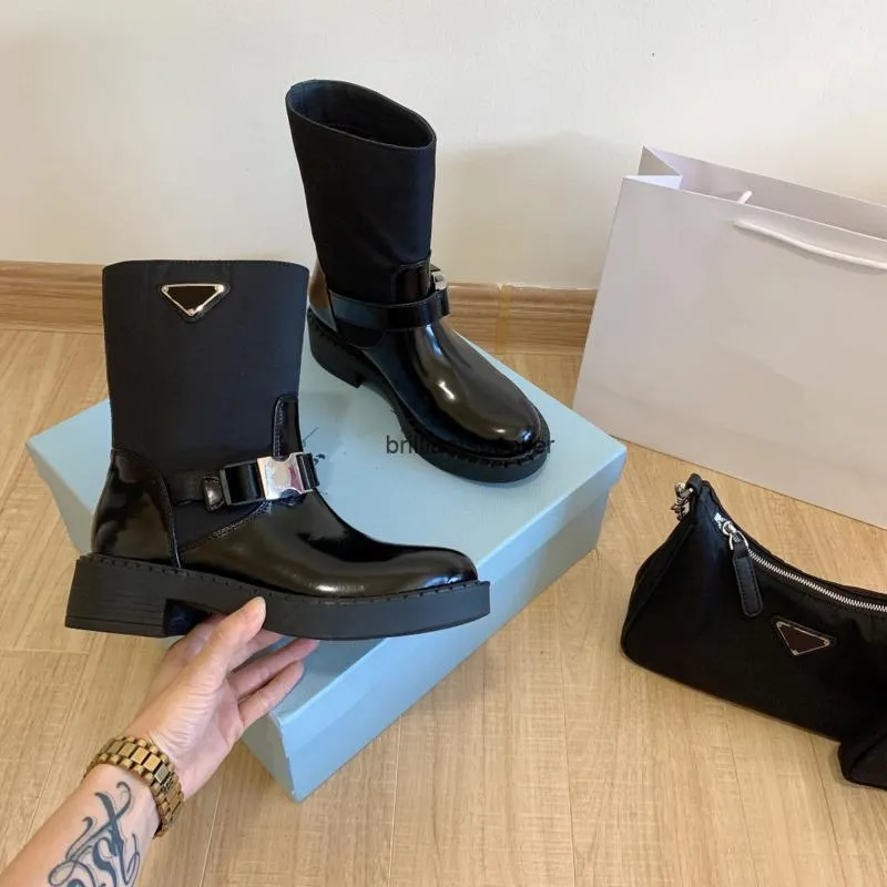 Botas de designer feminino de inverno de outono para feminino feminino de dedo redondo barcos de tornozelo mulher fivela moto motocicleta luxuosa marca de mulher curta