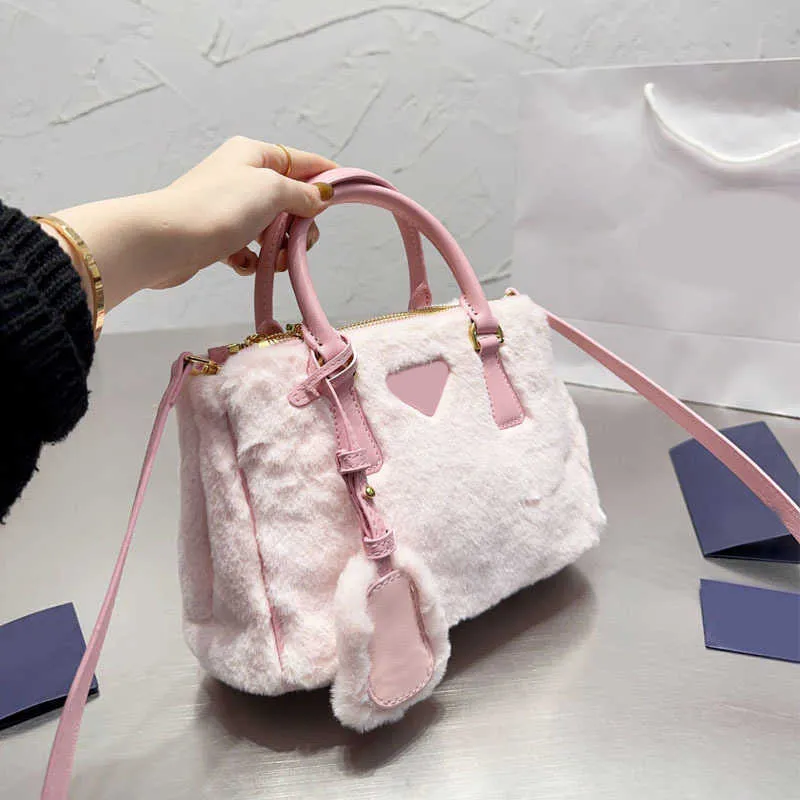 حملة أفخم حقيبة PBAG مثلث المرأة مصممة مصمم الشتاء مصممة كروس الجسم حقيبة يد كبيرة الكتف أكياس المتسوق 230101