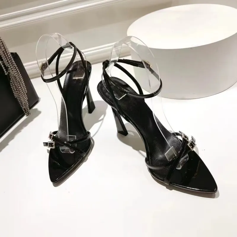 Damsandaler med stilettklack Lyxiga formella designerskor Mode spetsiga läder diamantspänne 11 cm hög klack sandal