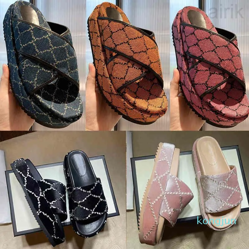 منصة المرأة الفاخرة Sandal Slides Slides Sandals التطريز السميك القاع على الأبجدية Lady High Heel Slippers حجم كبير 35-42