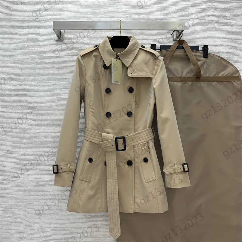 Burberris2 Femmes Trench Coat Femmes Designer Double Boutonnage Bouton Revers Manches Longues Vestes Épaule Boucle Conception Ceinture Corset Taille Survêtement Femmes