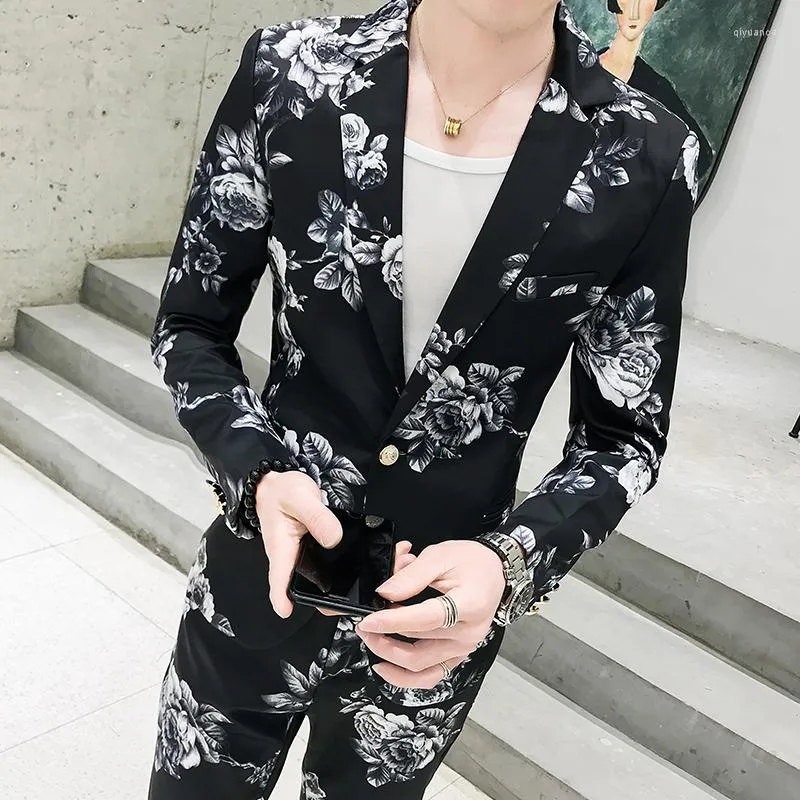 Мужские костюмы 2023 Мужчины подходят для модного корейского стиля весны и осенних цветов, напечатанные с тонкой подходящей мужской высококачественной мужской одеждой.