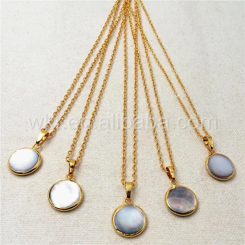 Colliers pendentifs WT-N826 Vente en gros 2023 Produit de printemps Collier de perles gris naturel Couleur or 24 carats Rond 15 mm