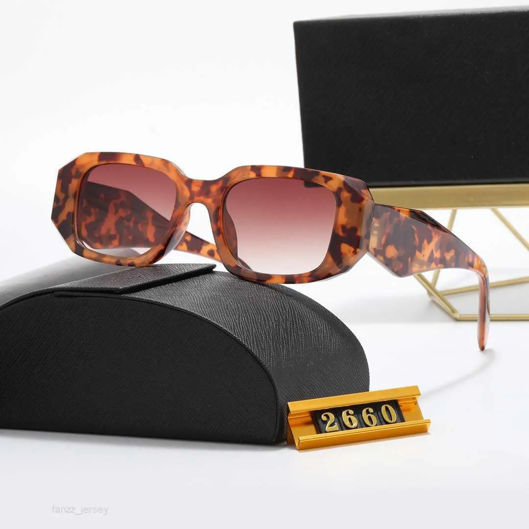 Mode bril Designer Zonnebril voor mannen en vrouwen Zomerstijl Anti-ultraviolet retroplaat Metalen rechthoekige bril met volledige frame Good