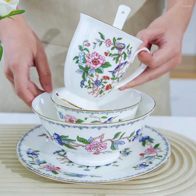 Teller Kreatives Bone China Geschenkset für eine Person im europäischen Stil Phnom Penh Luxusbesteck im britischen Stil Geburtstag