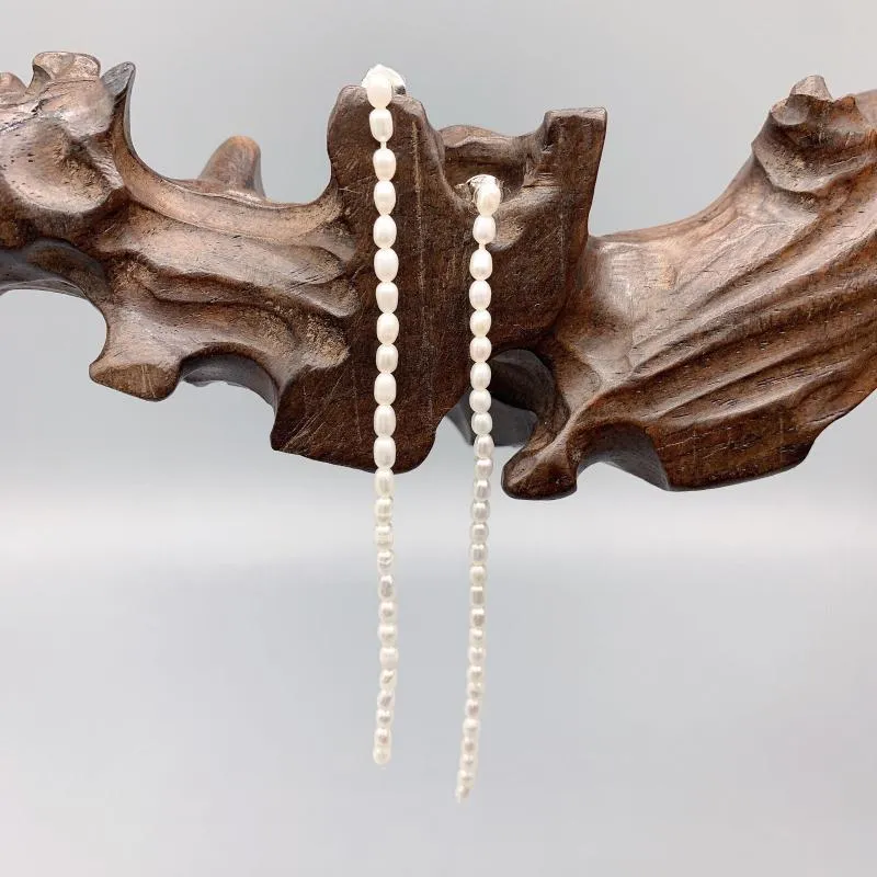 Boucles d'oreilles pendantes FoLisaUnique 2-3mm boucle d'oreille en perle de riz blanc minuscule d'eau douce pour femmes filles Unique élégant classique Long goujon
