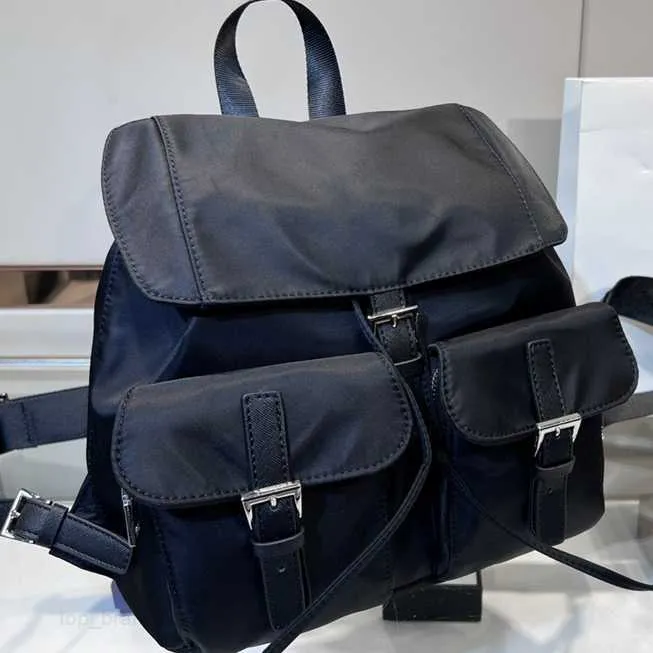 2023 Designer de mode unisexe luxe noir sacs à dos sacs d'école taille moyenne nylon étudiants sac extérieur voyage sacs à bandoulière sac à dos pour haut