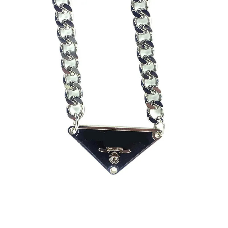 Womens Mens Luxury Designer necklace Chain Fashion Jewelry Black White P Triangle Pendant Design Party Silver Men Necklaces Jewell283D