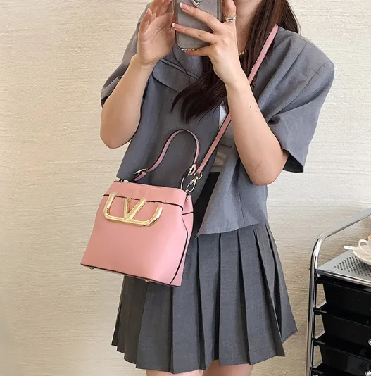 Wholesale Fashion Simple Bucket Bag Trendy Crossbody Bag Women's Bags