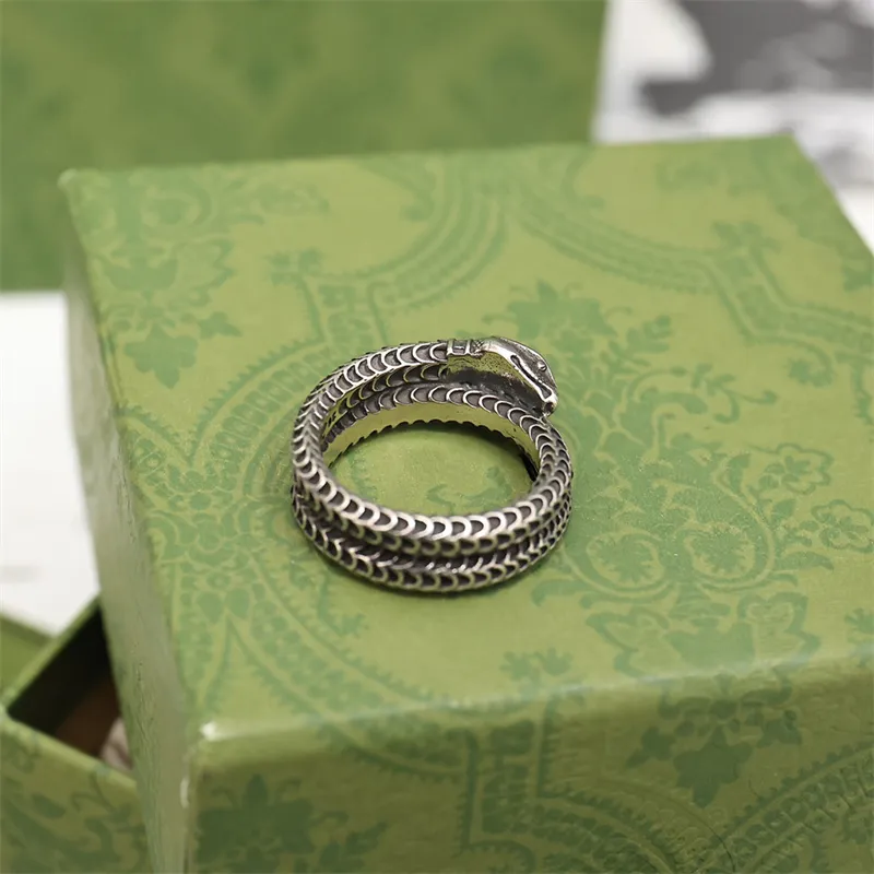 Mode-Band-Ringe, klassischer geheimnisvoller Schlangendruck-Buchstaben-Ring, luxuriöser Designer-Casual-Marken-Schmuck für Frauen und Liebhaber
