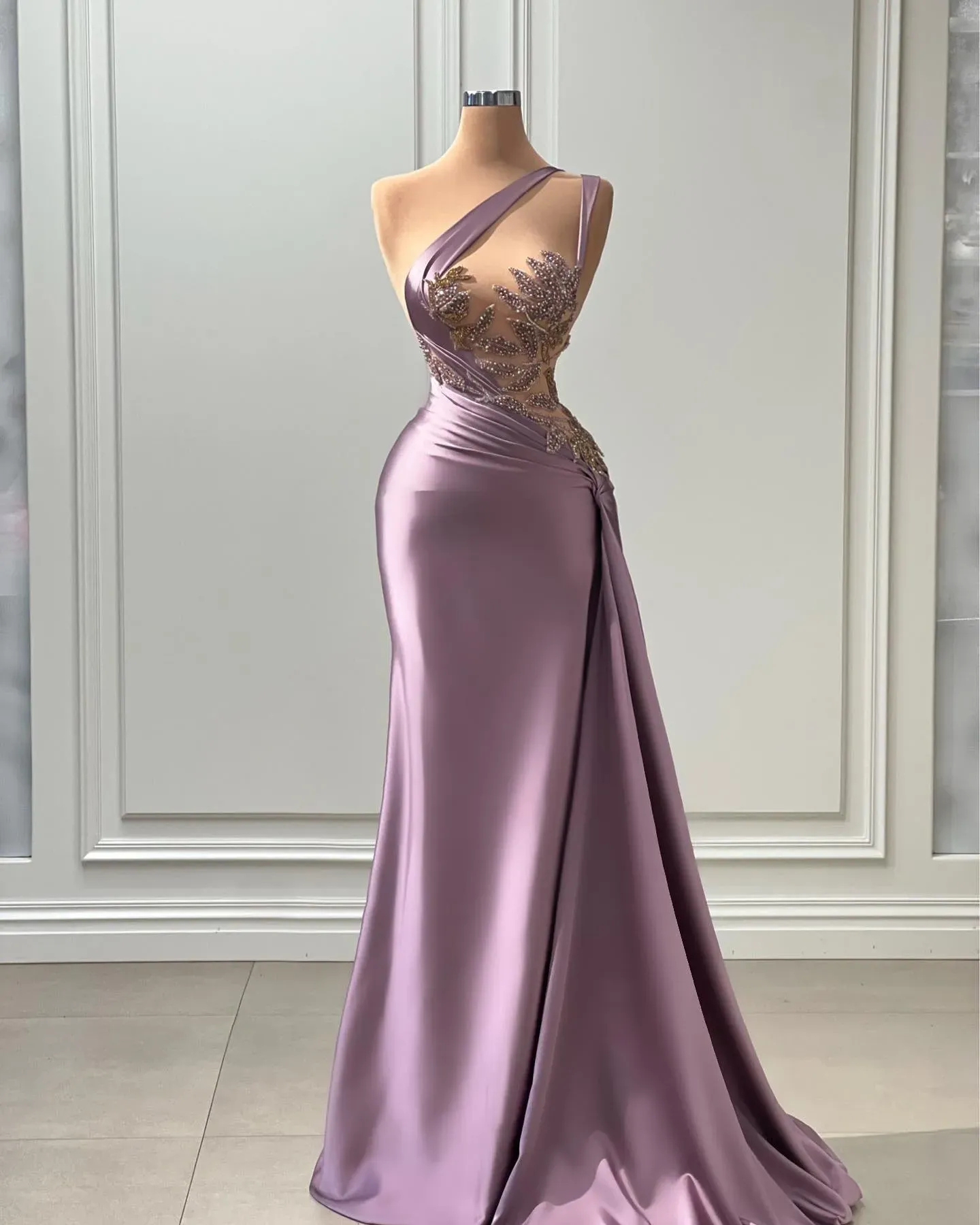 Sexy Satin Halter Neck Mermaid Prom Dresses Floor-Length Sleeveless Golden Appliques Formal Evening Gown Custom Vestido De Novia