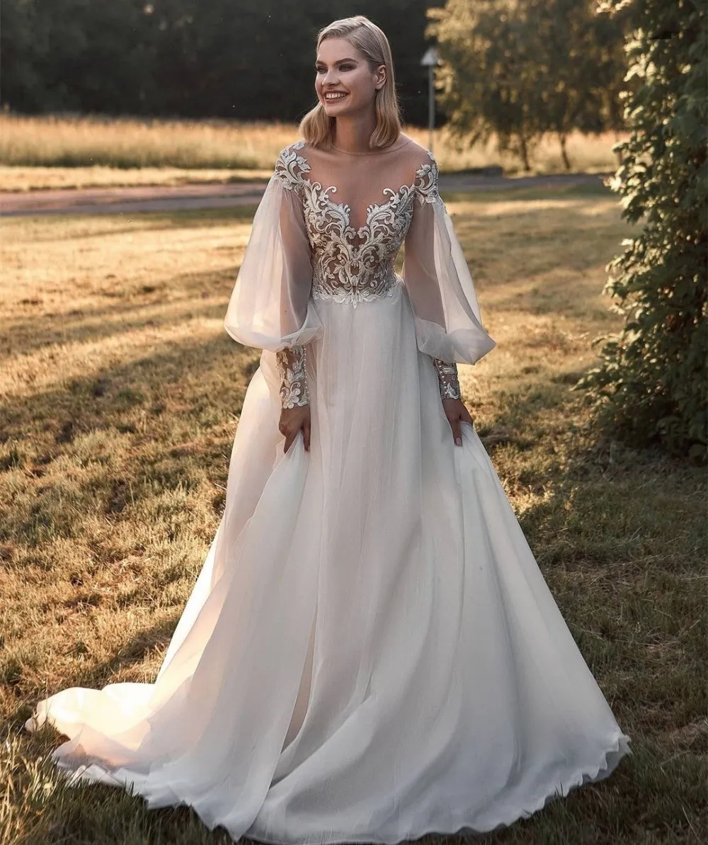 Robe de mariée trapèze à manches longues, gracieuse, avec traîne de chapelle, boutons couverts, avec des Appliques en dentelle, pour femmes, 2023