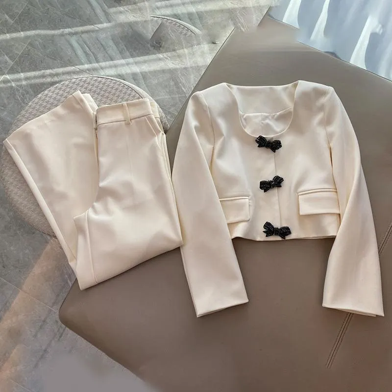 Dwuczęściowe spodnie 22 Spring Summer Runway biały zestaw Kobiet Bow-Wśnot O-Neck Blazer High Talia Solid Kolor Designer Mash