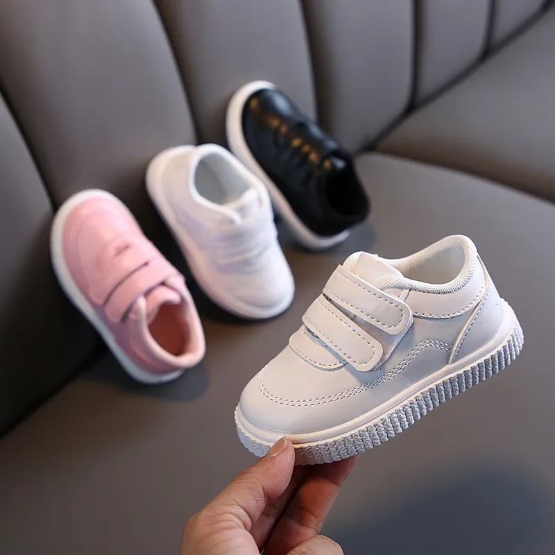 Sneakers mode högkvalitativa pojkar vita småbarn sneaker barn platt skor avslappnad baby barn flicka som kör 230106