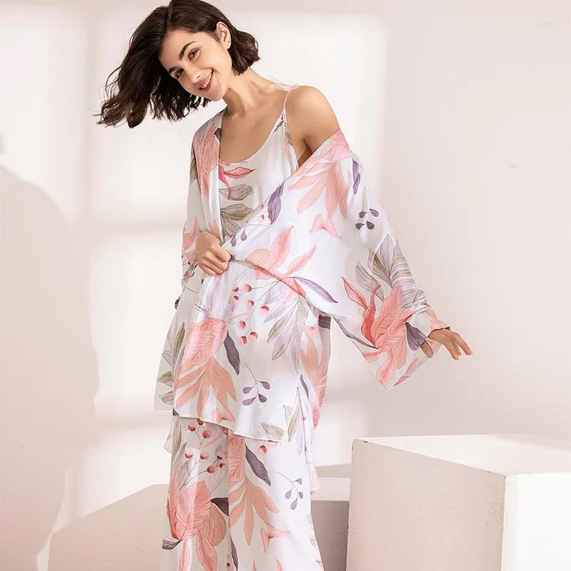 Ropa de dormir para mujer Venta de 3 piezas Conjunto de pijama suave para primavera Otoño Damas Floral Impreso Hojas rosadas Cardigan Camisola Pantalones Homewear