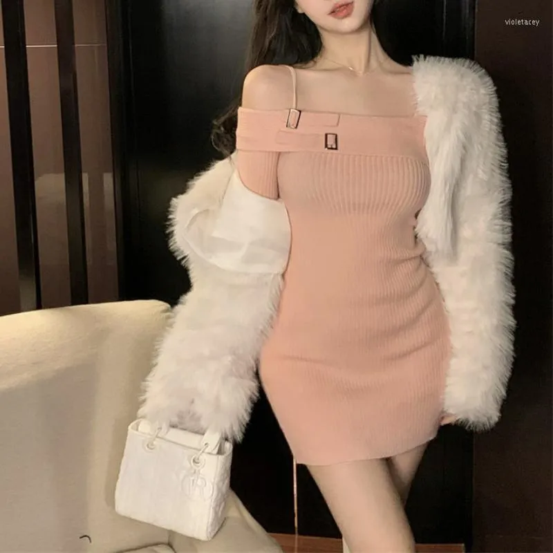 カジュアルドレスストリートウェアセクシーなオフショルダースリムな長袖ドレス女性2023冬の韓国の甘いピンクの非対称ニットミニ