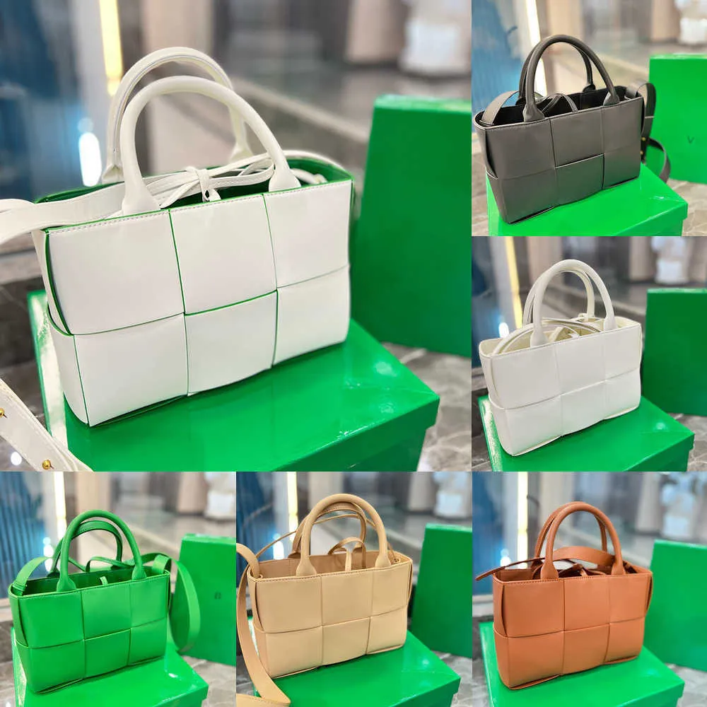 Vävda shoppingväskor Totes 8 färger Tygväska Spring-Summer New Designer Bag Läder axelhandtag Crossbody Väskor Kvinnor Luxur Designers Handväska Purse 221227