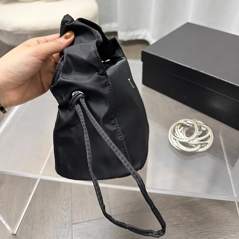 Designer Shoulder Bags Mens Crossbody Bag Luxurys Hobo Handbags Luxurys Black Bags Womens Fanny Packs Fashion Bumbags Purses Wallet 2301061D