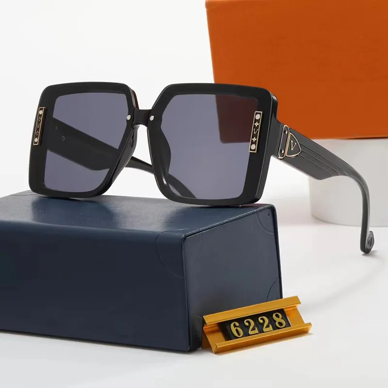 Projektanci okulary przeciwsłoneczne Modne okulary przeciwsłoneczne dla mężczyzn i kobiet Walentynki Prezent Outdoor Sun Shades w 6 kolorach