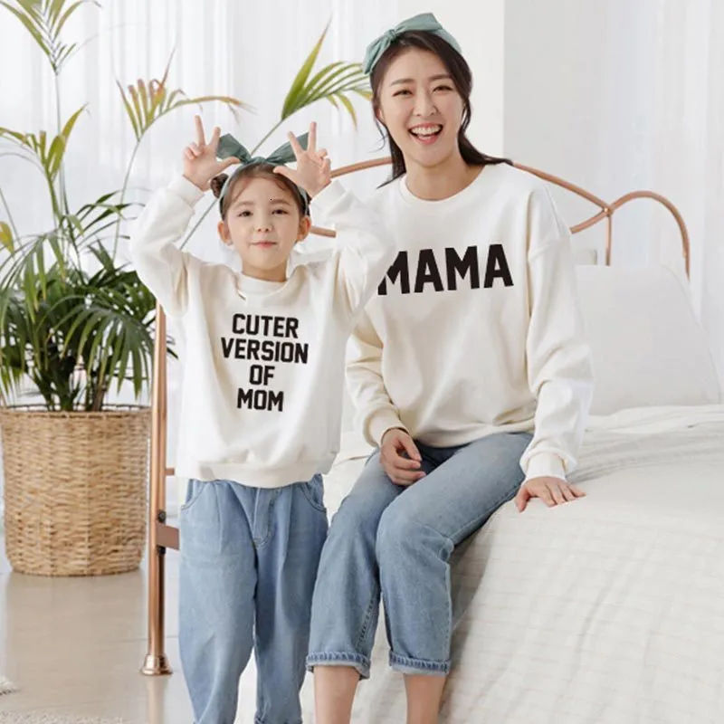 Conjuntos de ropa Mama Mini Sudadera Madre Hija Ropa a juego Mamá y yo  Trajes Mamá Chica Jersey Mujeres Niños Familia Look Camisetas 230105