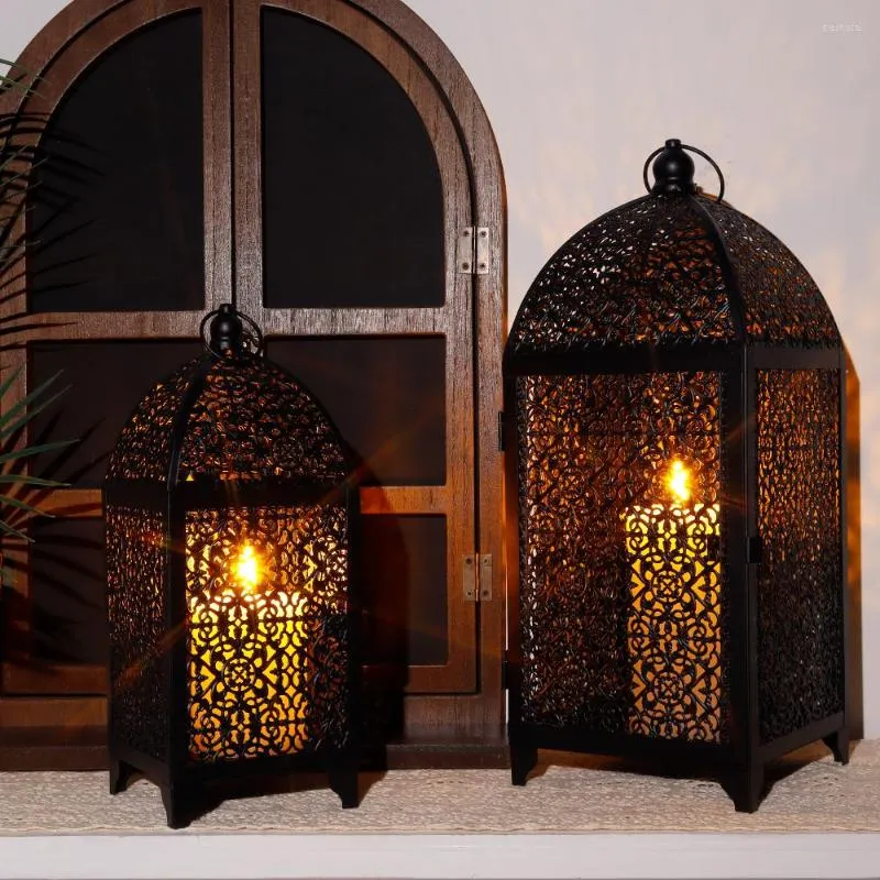 Titulares de vela 2pcs suporte de metal preto lanterna decorativa pendurada com padrão oco para a decoração da casa do jardim de festas