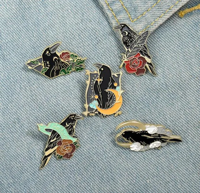 Crow Raven Brooches Enamel Pin Custom Bird Feather Moon Flowers Brooches Bag Lapel Pin Punk Badge Gothic Jewelry Gift for Friends 1903546