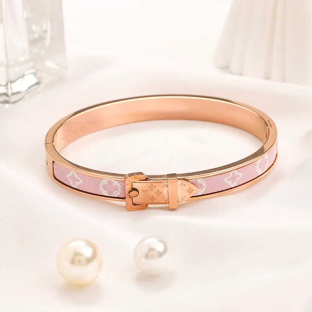 18K Gold Plated Stainless Steel Letter Bracelet Luxury Designer Bangle for Women European Fashion Wedding Jewelry
