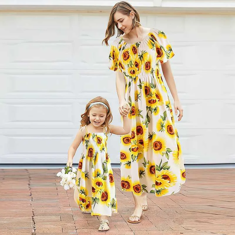 Meisjesjurken Familie Kleding Maxi -jurken Sets Sets korte mouw Moeder kinderen zonnebloem lange jurk bijpassende outfits kleding dames meisjes strand T230106