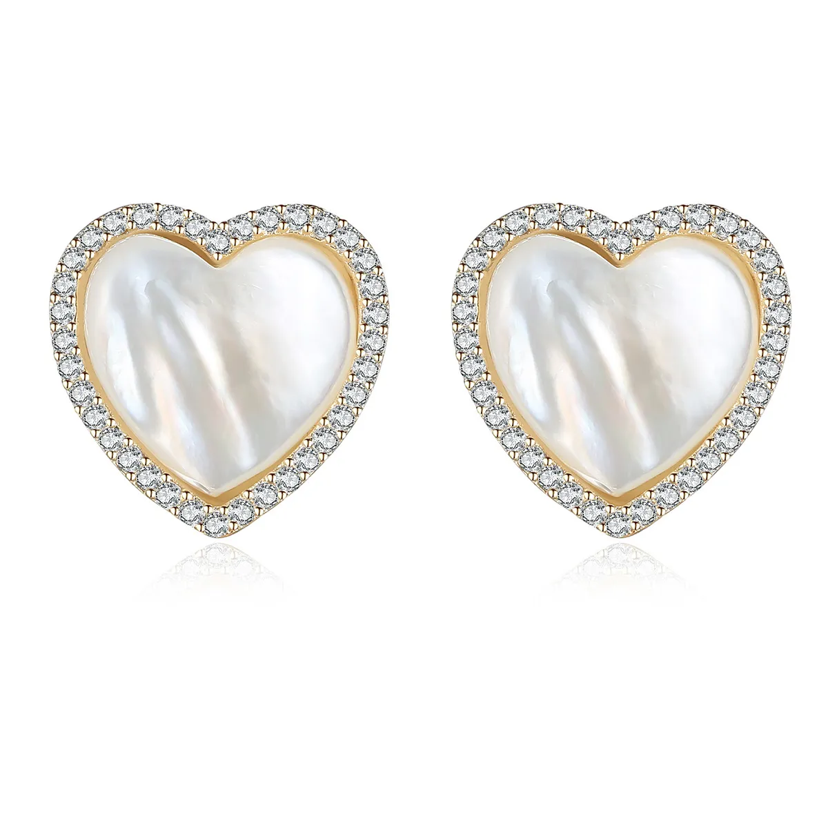 Boucles d'oreilles à tige en forme de cœur plaqué or 18 carats Micro ensemble de boucles d'oreilles en zircon Boucles d'oreilles d'amour romantiques pour femmes Bijoux exquis pour fête de mariage pour femmes Cadeau de la Saint-Valentin SPC