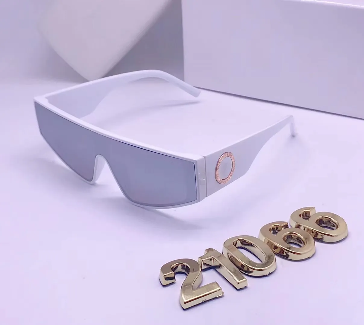 Neue 2023 Damen-Sonnenbrille, Sonnenbrille für Männer und Frauen, Sommerstil, Anti-Ultraviolett, Retro-Schild-Linsenplatte, unsichtbarer Rahmen, modische Brille, zufällige Box