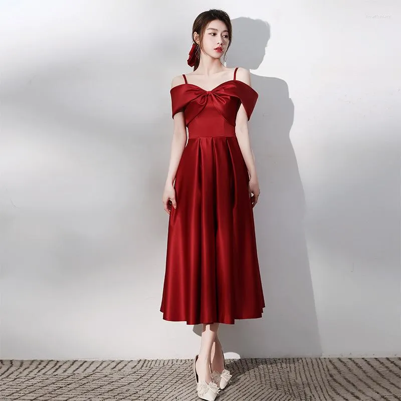 Ethnic Clothing Off Shoulder Spaghetti Strap Lady Cheongsam Sexy Burgundy Banquet Dress Gown Pleated Mid Length Dresses Elegant V-Neck