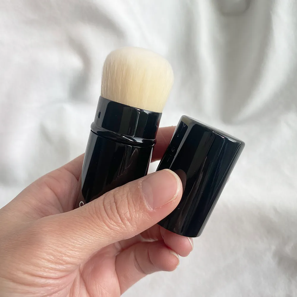 Les Pinceaux RETRACTABLE KABUKI BRUSH Nﾰ108 - Herramienta portátil para viaje en polvo, colorete, bronceador, cosméticos