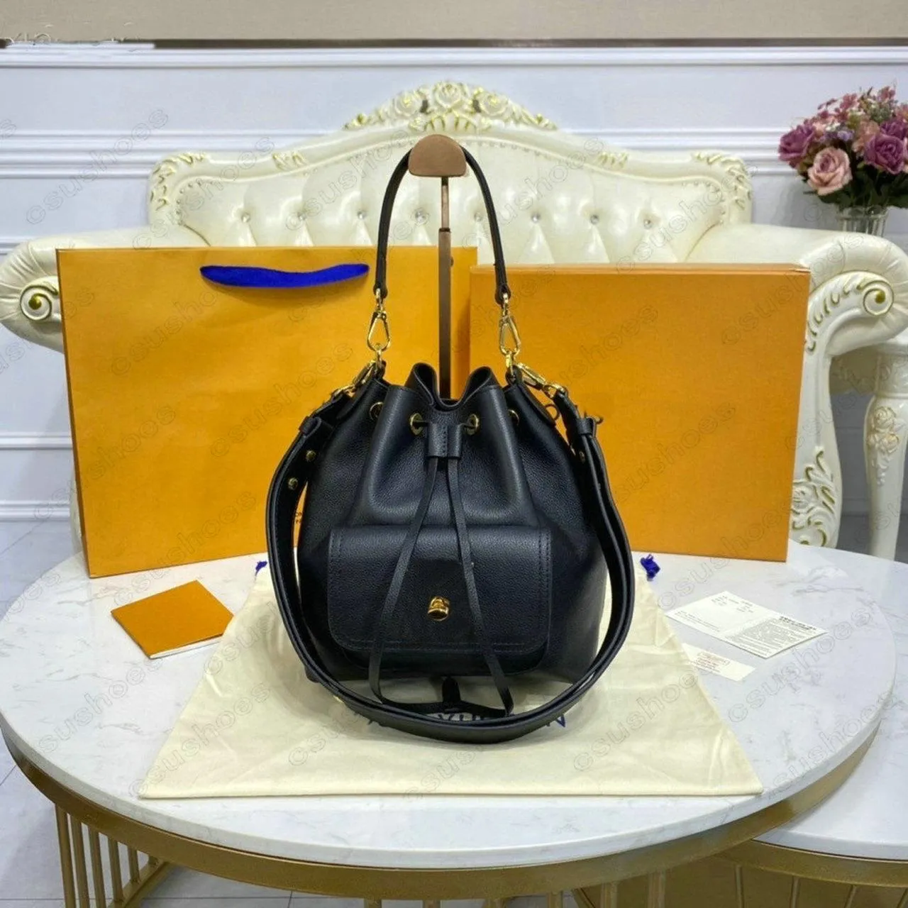 Lockme kova çantası 24 taneli deri 2021ss koleksiyonu m57687 bayan lüks tasarımcılar çapraz vücut çantaları çanta çantaları crossbody