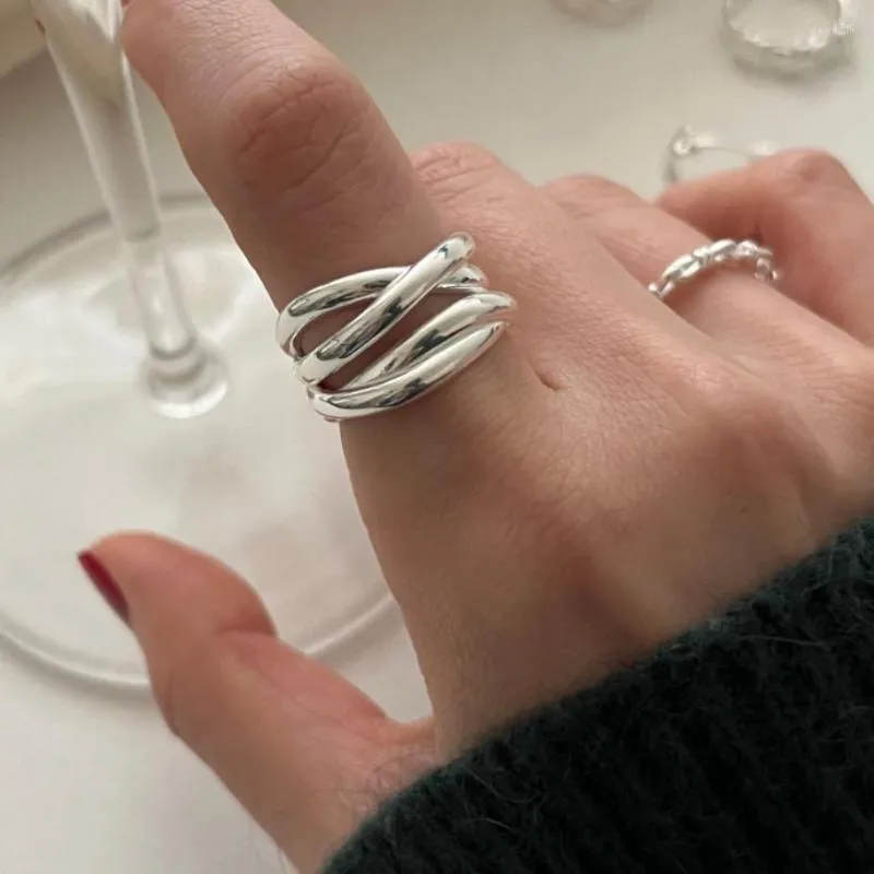 Bagues de grappe rétro Tiktok bijoux coréens 925 bague en argent Sterling Net rouge INS irrégulière ligne haute brillance croix mode