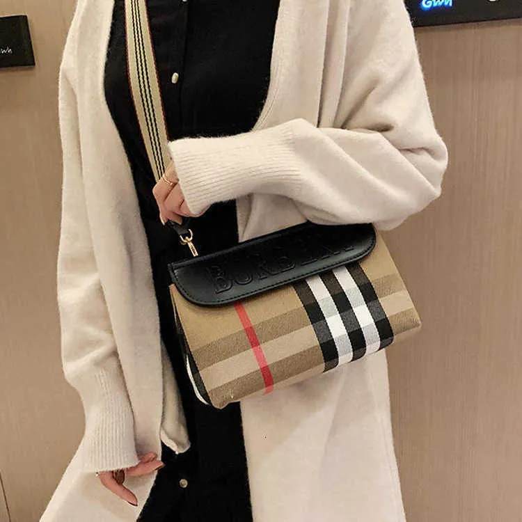 Lojas vendem bolsas de grife de gado de forma barata de moda feminina versátil um ombro diagonal de lazer cruzado LATICE LATTICE