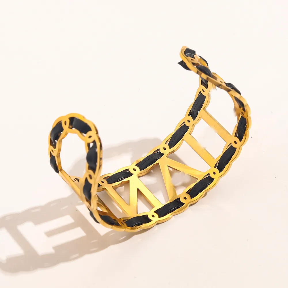Europa moda estilo designer marca carta pulseiras mulheres pulseira de luxo designer jóias oco 18k banhado a ouro aço inoxidável w257q